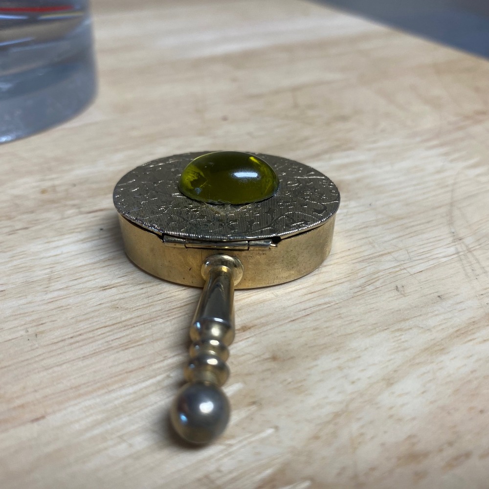 Vintage Pill Box Trinket Case Gold Tone Yellow/Green Cabochon Etched Floral - Picture 6 of 14